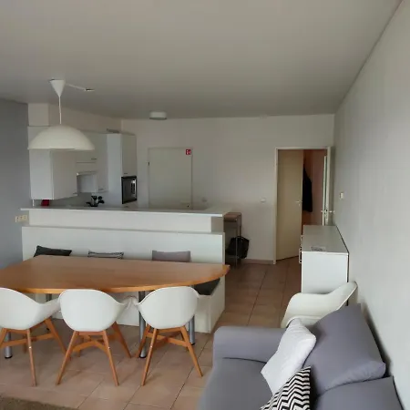 Zongericht Met Zicht Op De Jachthaven Apartman